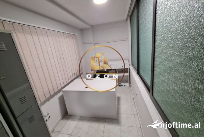 Shtepi me qera Apartament ne Tirane, 4+1, Mobilimi E mobiluar, Pagesa 790  Euro.