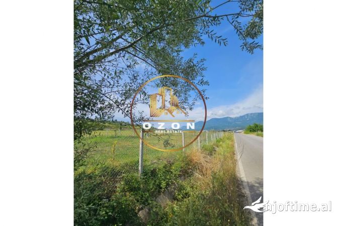 Truall ose Toke ne Tirane - 130,000 Euro