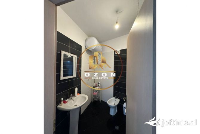 Shtepi me qera Apartament ne Tirane, 2+1, Mobilimi E mobiluar, Pagesa 500  Euro.