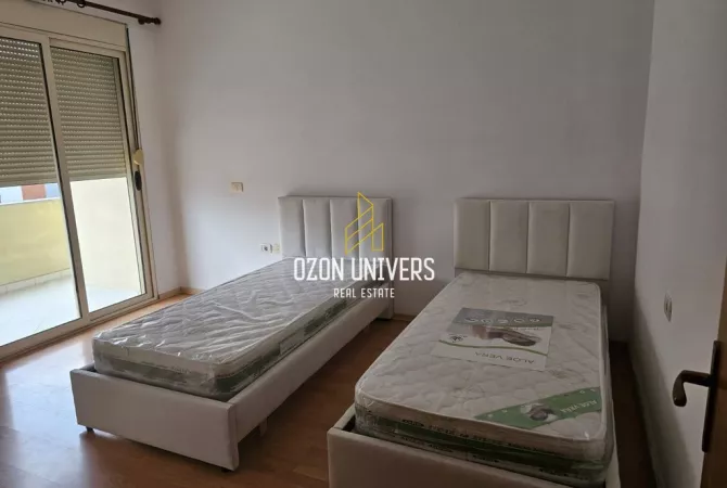 Shtepi me qera Apartament ne Tirane, 2+1, Mobilimi E mobiluar, Pagesa 500  Euro.