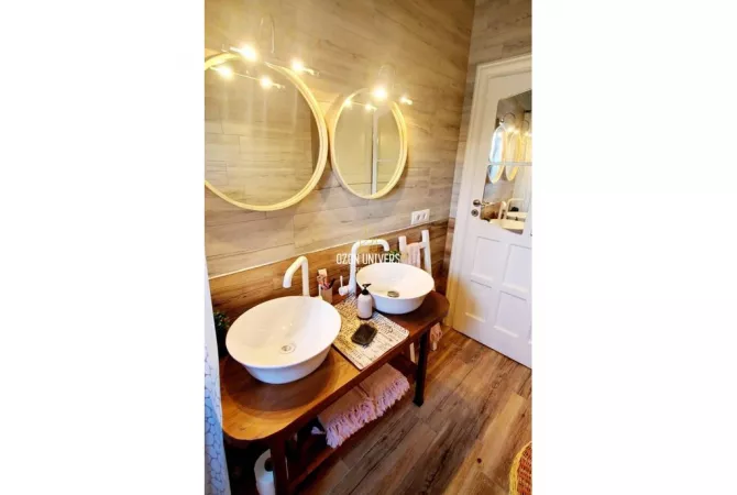 Shtepi ne shitje Apartament ne Tirane, 2+1, Mobilimi E mobiluar, Pagesa 175,000  Euro.