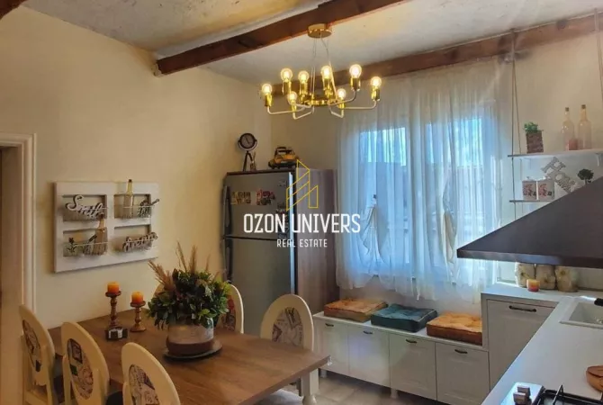 Shtepi ne shitje Apartament ne Tirane, 2+1, Mobilimi E mobiluar, Pagesa 175,000  Euro.