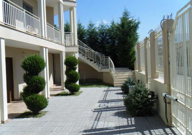 Shtepi ne shitje Vila Luksoze ne Tirane, 7+1, Mobilimi Pjeserisht e mobiluar, Pagesa 800,000  Euro.