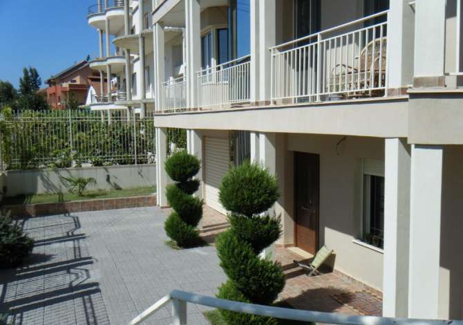 Shtepi ne shitje Vila Luksoze ne Tirane, 7+1, Mobilimi Pjeserisht e mobiluar, Pagesa 800,000  Euro.