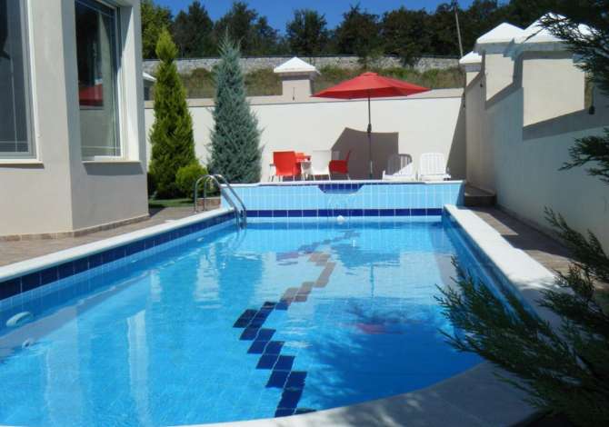 Shtepi ne shitje Vila Luksoze ne Tirane, 7+1, Mobilimi Pjeserisht e mobiluar, Pagesa 800,000  Euro.