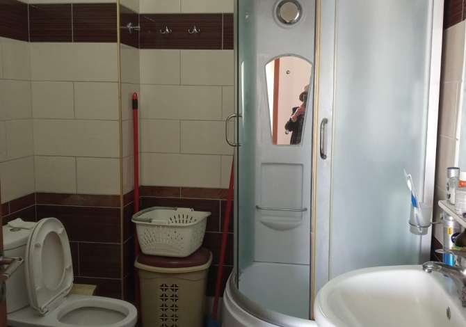 Shtepi ne shitje Apartament ne Tirane, 2+1, Mobilimi E mobiluar, Pagesa 140,000  Euro.