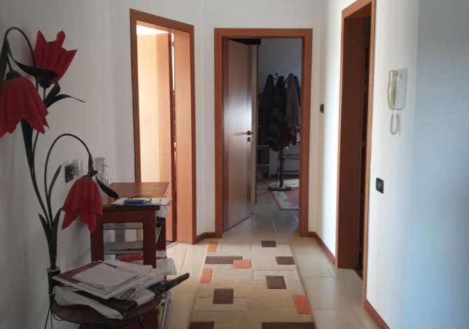 Shtepi ne shitje Apartament ne Tirane, 2+1, Mobilimi E mobiluar, Pagesa 140,000  Euro.
