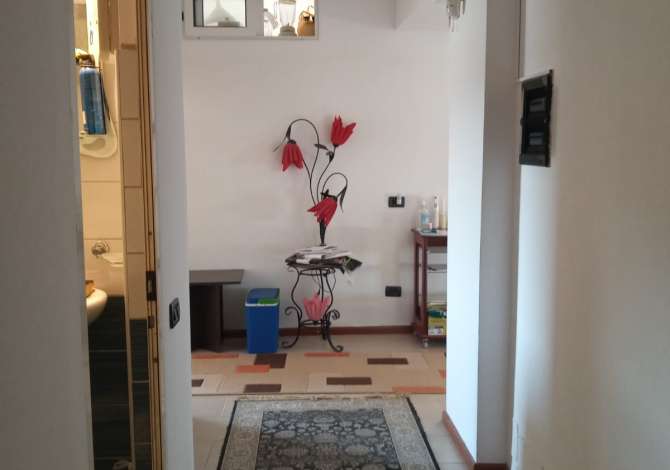 Shtepi ne shitje Apartament ne Tirane, 2+1, Mobilimi E mobiluar, Pagesa 140,000  Euro.