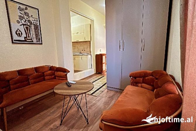 Shtepi ne shitje Apartament ne Tirane, 4+1, Mobilimi E mobiluar, Pagesa 248,000  Euro.