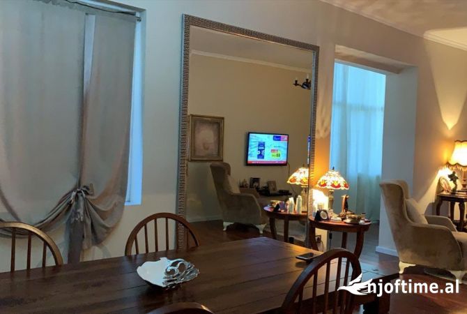Shtepi ne shitje Apartament ne Tirane, 4+1, Mobilimi E mobiluar, Pagesa 248,000  Euro.