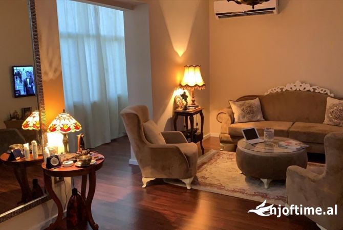 Shtepi ne shitje Apartament ne Tirane, 4+1, Mobilimi E mobiluar, Pagesa 248,000  Euro.
