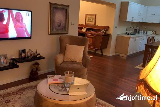 Shtepi ne shitje Apartament ne Tirane, 4+1, Mobilimi E mobiluar, Pagesa 248,000  Euro.