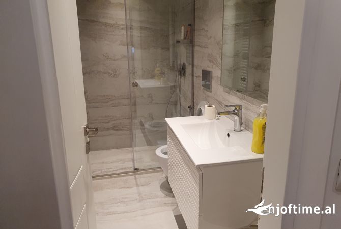 Shtepi me qera 2+1 ne Tirane - 1,200 Euro