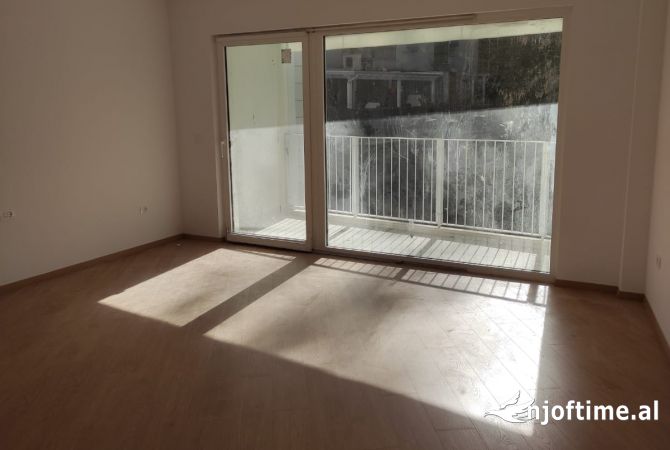 Shtepi me qera 3+1 ne Tirane - 1,200 Euro