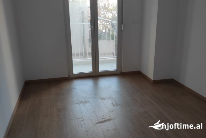 Shtepi me qera 3+1 ne Tirane - 1,200 Euro