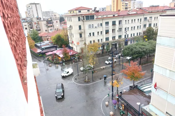 Shtepi ne shitje Apartament ne Tirane, 3+1, Mobilimi E mobiluar, Pagesa 170,000  Euro.