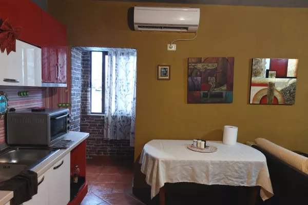Shtepi ne shitje Apartament ne Tirane, 3+1, Mobilimi E mobiluar, Pagesa 170,000  Euro.