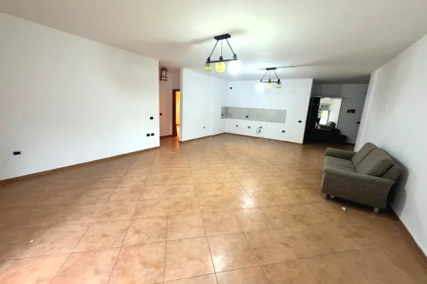 Shtepi ne shitje Apartament ne Tirane, 3+1, Mobilimi Bosh, pa mobiluar, Pagesa 260,000  Euro.