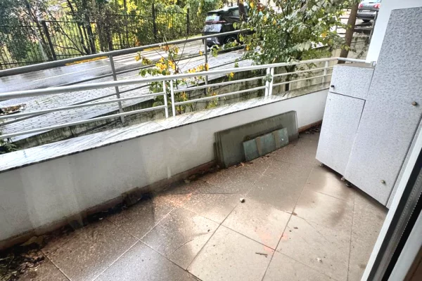 Shtepi ne shitje Apartament ne Tirane, 3+1, Mobilimi Bosh, pa mobiluar, Pagesa 260,000  Euro.