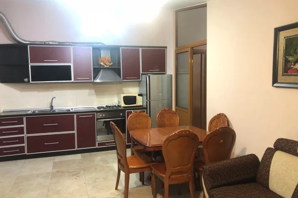 Shtepi me qera Apartament ne Tirane, 1+1, Mobilimi E mobiluar, Pagesa 600  Euro.