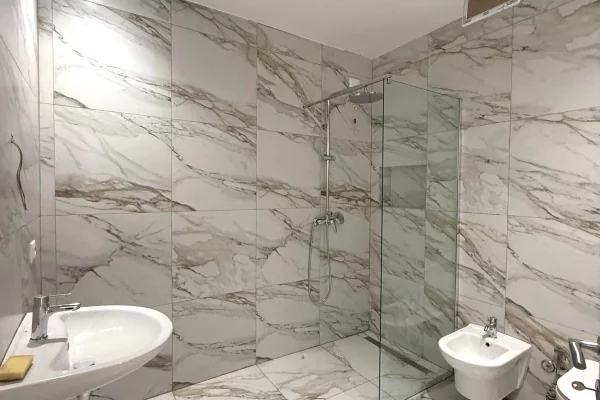 Shtepi ne shitje Apartament ne Tirane, 2+1, Mobilimi E mobiluar, Pagesa 260,000  Euro.