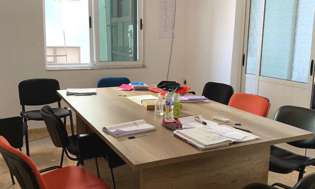 Ambient biznesi me qera 3+1 ne Tirane - 500 Euro