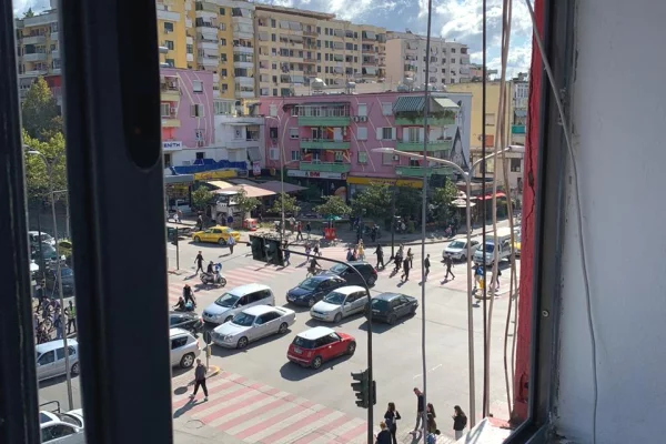 Ambient biznesi me qera 3+1 ne Tirane - 500 Euro