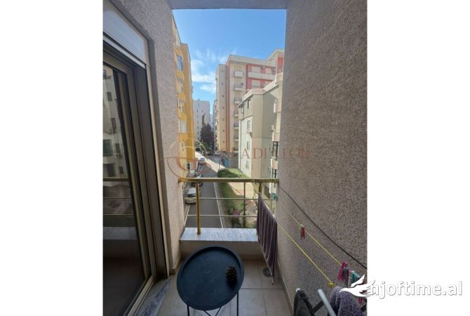 Shtepi ne shitje Apartament ne Durres, Garsoniere, Mobilimi E mobiluar, Pagesa 50,001  Euro.