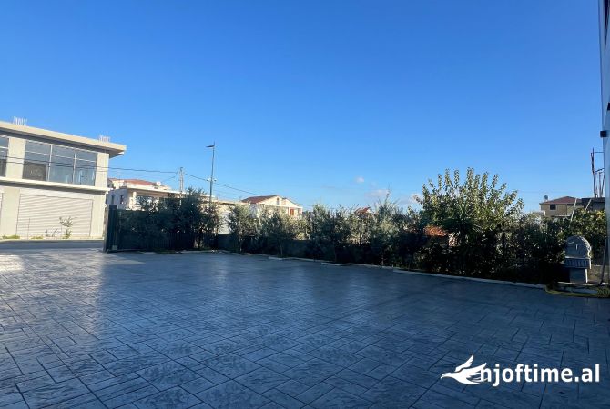Ambient biznesi me qera 4+1 ne Durres - 2,001 Euro