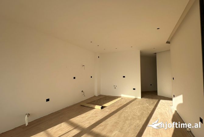 Shtepi ne shitje Apartament ne Durres, 2+1, Mobilimi Bosh, pa mobiluar, Pagesa 261,300  Euro.