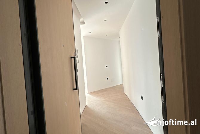 Shtepi ne shitje Apartament ne Durres, 2+1, Mobilimi Bosh, pa mobiluar, Pagesa 261,300  Euro.