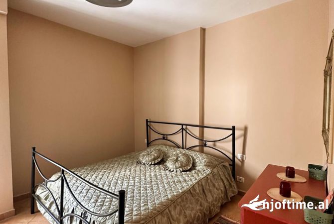 Shtepi ne shitje Apartament ne Durres, 1+1, Mobilimi E mobiluar, Pagesa 99,001  Euro.