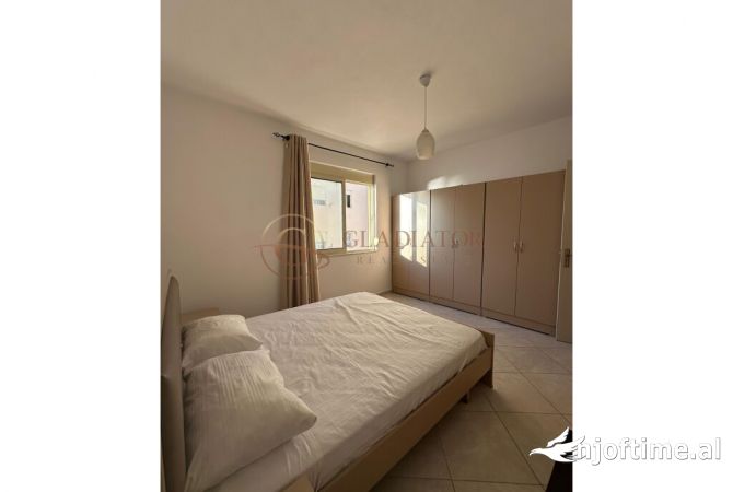 Shtepi ne shitje Apartament ne Durres, 2+1, Mobilimi E mobiluar, Pagesa 150,001  Euro.
