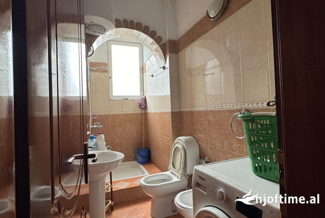 Shtepi ne shitje Apartament ne Tirane, 1+1, Mobilimi E mobiluar, Pagesa 128,000  Euro.