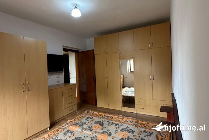 Shtepi ne shitje Apartament ne Tirane, 1+1, Mobilimi E mobiluar, Pagesa 128,000  Euro.
