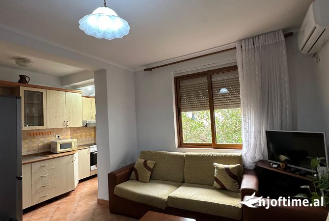 Shtepi ne shitje Apartament ne Tirane, 1+1, Mobilimi E mobiluar, Pagesa 128,000  Euro.