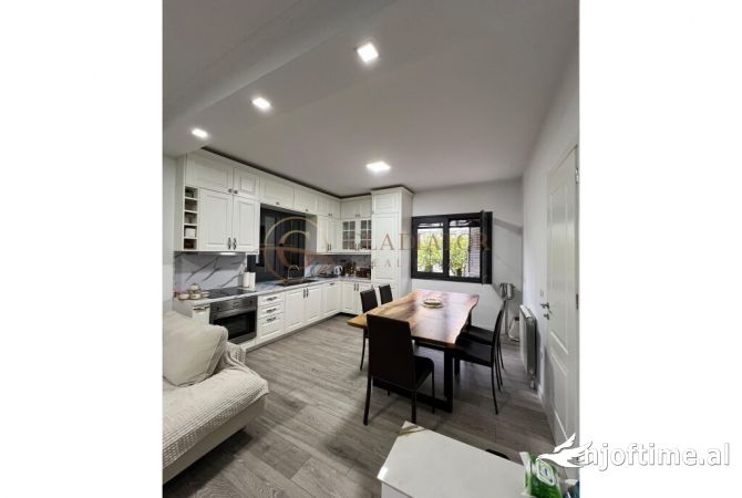 Shtepi ne shitje Vila Luksoze ne Durres, 3+1, Mobilimi E mobiluar, Pagesa 695,001  Euro.