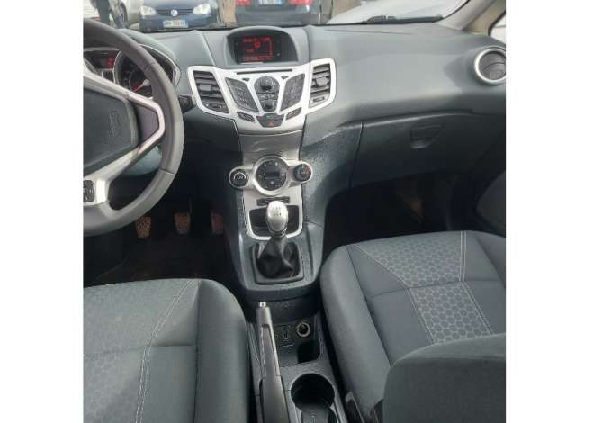  Jepet me qera Ford Fiesta  duke filluar nga 40 euro ne dite