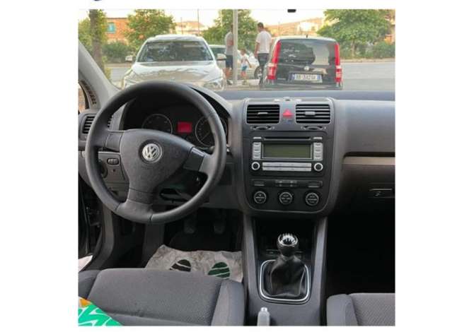  Jepet me qera Makina Volkswagen Golf 5 duke filluar nga 30 euro ne dite 