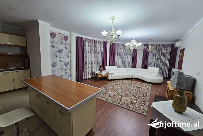 Shtepi me qera Apartament ne Tirane, 3+1, Mobilimi E mobiluar, Pagesa 1,000  Euro.