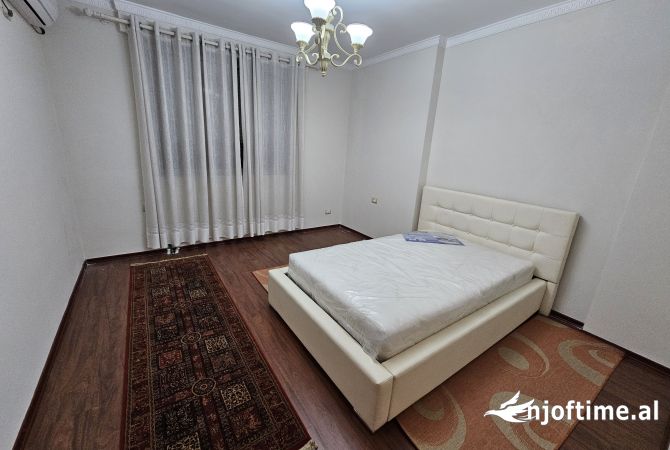 Shtepi me qera Apartament ne Tirane, 3+1, Mobilimi E mobiluar, Pagesa 1,000  Euro.