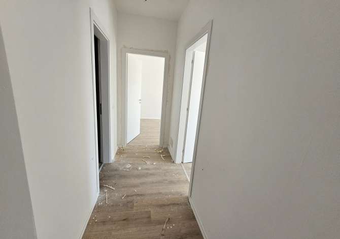 Shtepi ne shitje Apartament ne Tirane, 2+1, Mobilimi Bosh, pa mobiluar, Pagesa 269,800  Euro.