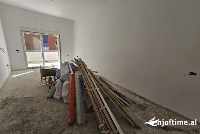 Shtepi ne shitje Apartament ne Tirane, 1+1, Mobilimi Bosh, pa mobiluar, Pagesa 169,000  Euro.