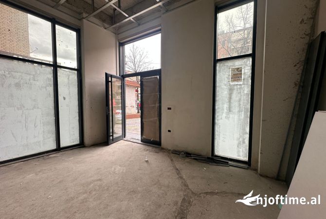 Ambient biznesi me qera 1+1 ne Tirane - 2,000 Euro