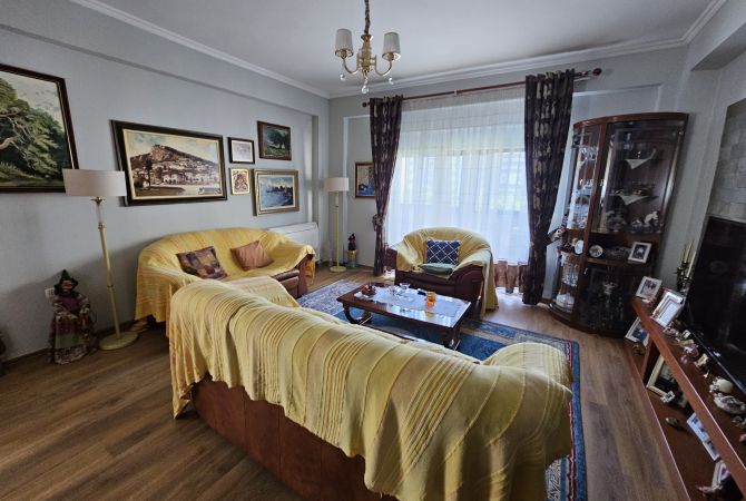 Shtepi ne shitje Apartament ne Tirane, 3+1, Mobilimi E mobiluar, Pagesa 210,000  Euro.