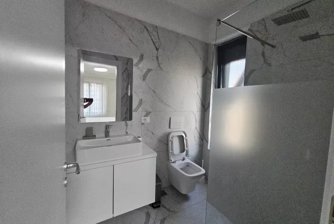Shtepi me qera 2+1 ne Tirane - 700 Euro