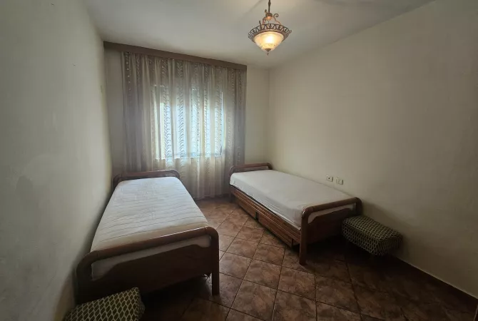Shtepi me qera Apartament ne Tirane, 2+1, Mobilimi E mobiluar, Pagesa 500  Euro.