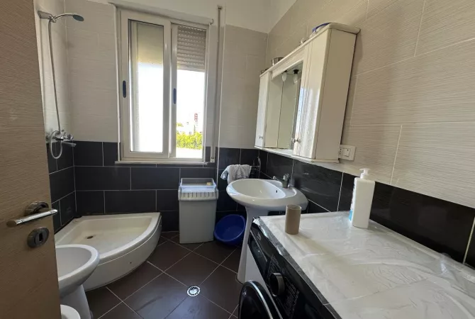 Shtepi me qera Apartament ne Tirane, 2+1, Mobilimi E mobiluar, Pagesa 400  Euro.