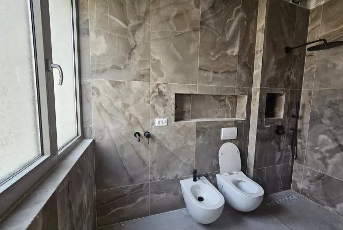 Shtepi ne shitje Apartament ne Tirane, 3+1, Mobilimi Bosh, pa mobiluar, Pagesa 513,000  Euro.
