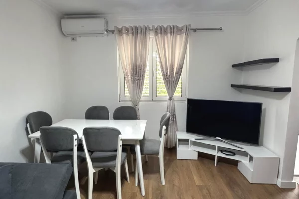 Shtepi ne shitje Apartament ne Tirane, 2+1, Mobilimi E mobiluar, Pagesa 135,000  Euro.
